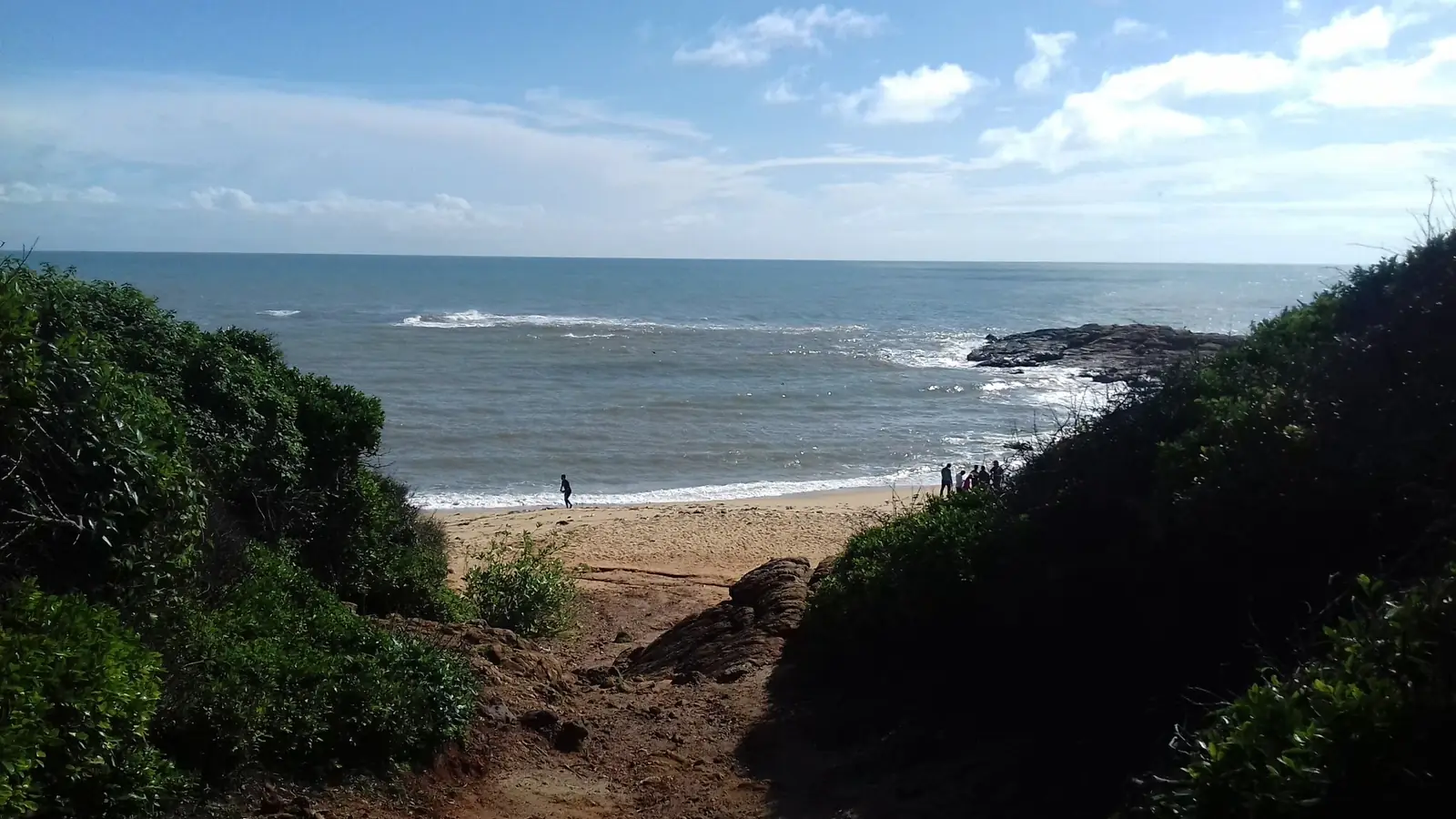 Rice-like sands of Arisimale Beach near Pulmoddai, Sri Lanka