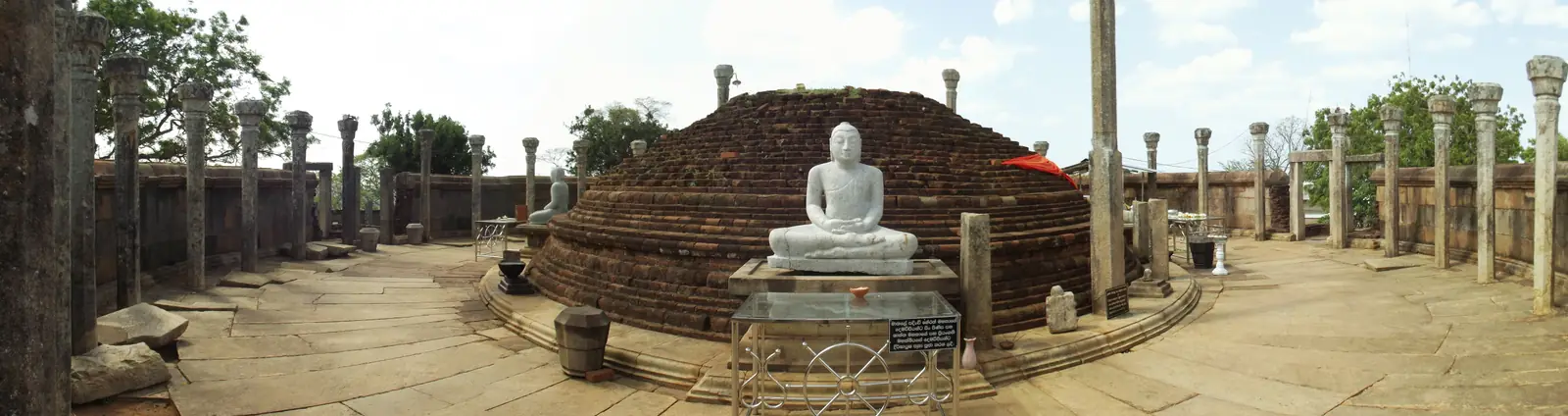 Girihandu Seya stupa and pillared vatadage at Thiriyai, Sri Lanka