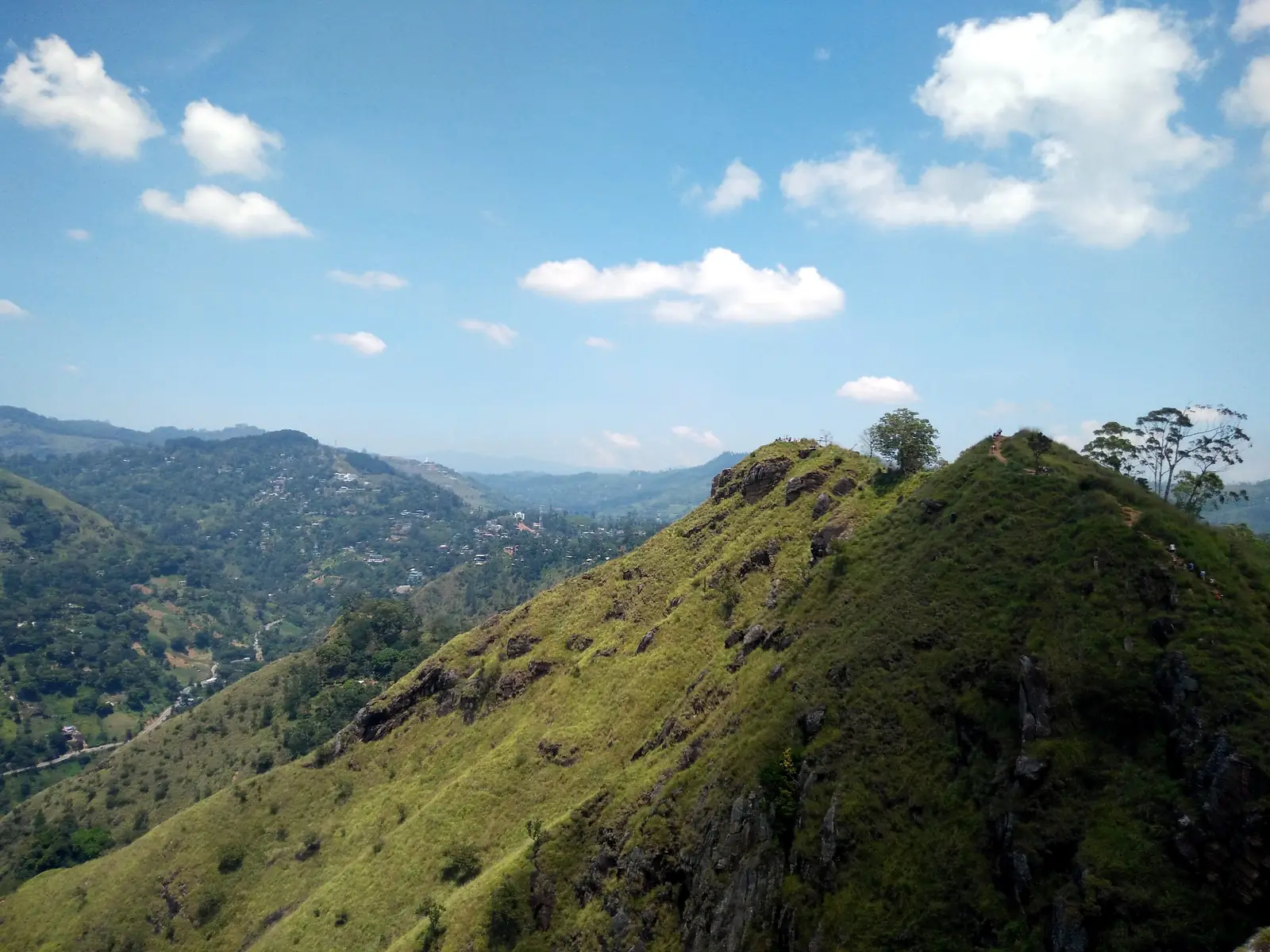 Ridge trail of Little Adam's Peak above Ella, Sri Lanka