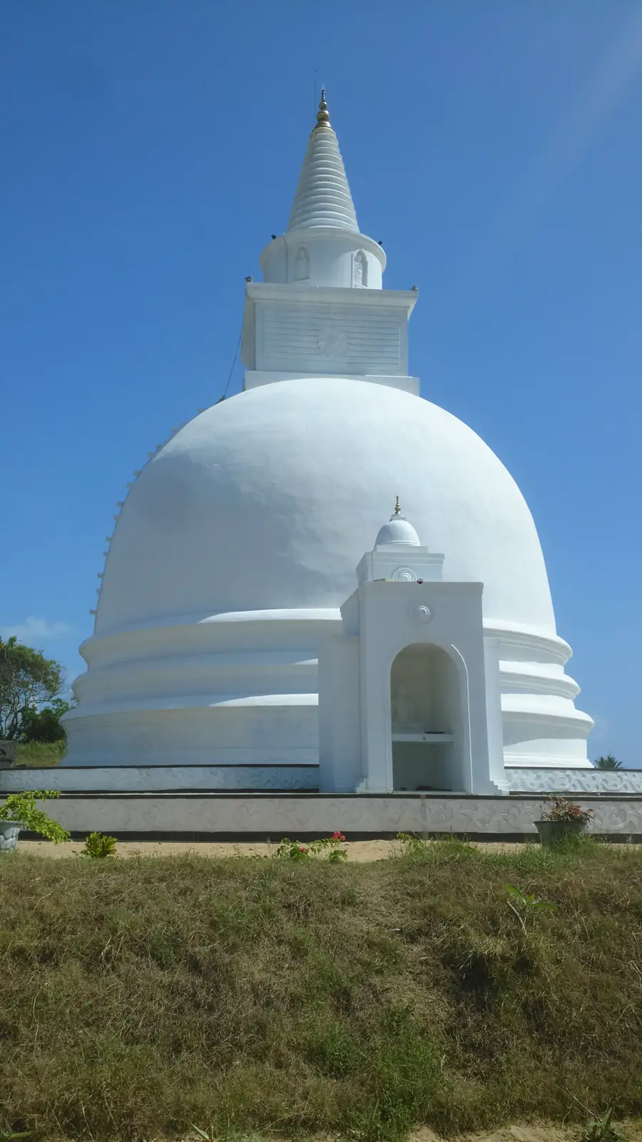 Sand-swept stupa and statues of Muhudu Maha Viharaya at Pottuvil, Sri Lanka
