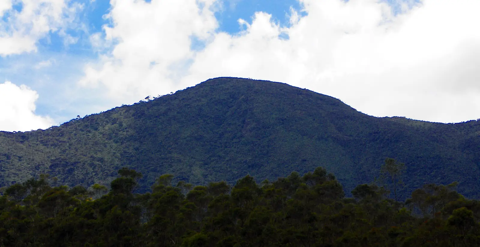 Thotupola Kanda peak in Horton Plains National Park, Sri Lanka