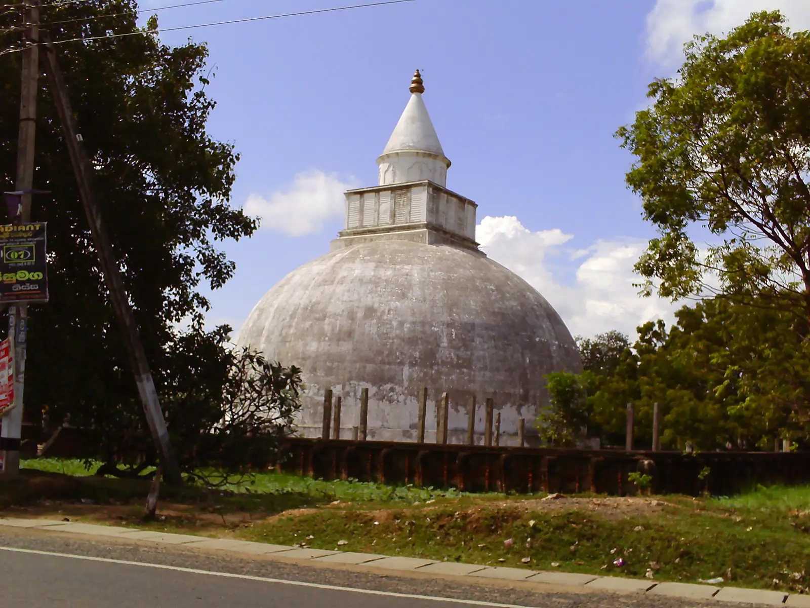 White dagoba beside the lake at Tissamaharama, Sri Lanka